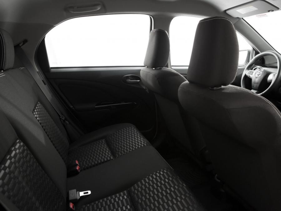  Toyota Etios Cross 2013 года  (фото 17 из 20)
